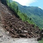 बाढी, पहिरोले देशका विभिन्न स्थानमा सडक अवरुद्ध