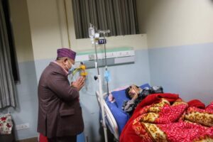 सत्यमोहन जोशीलाई भेट्न अस्पताल पुगे पर्यटनमन्त्री आले सत्यमोहन जोशीलाई भेट्न अस्पताल पुगे पर्यटनमन्त्री आले