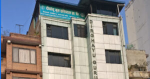 बौद्धमा होली खेल्दा घरको छतबाट खसेर किशोरी घाइते