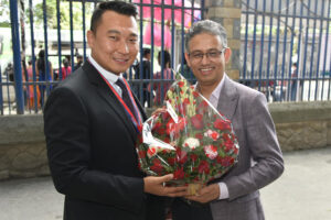 नेपाल एयरलाइन्सका महाप्रवन्धक ज्वारचनले गरे पदभार ग्रहण नेपाल एयरलाइन्सका महाप्रवन्धक ज्वारचनले गरे पदभार ग्रहण