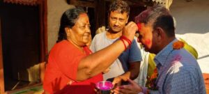 राैतहट ४ (क) प्रदेश सभाका सत्ता गठबन्धनका उम्मेदवार समिरकाे घरदैलो (फाेटाे फिचर)