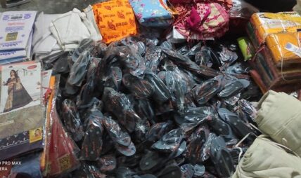 धनगढीमा ४ लाख बढीका अवैध सामान बरामद