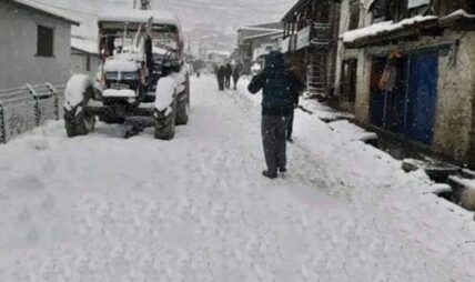 सडकमा तीन फिट हिउँ जमेपछियारी–हिल्सा सडक अवरुद्ध