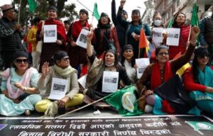 सरकारले रासायनिक मलको मूल्य वृद्धि गरेको भन्दै विरोध प्रदर्शन सरकारले रासायनिक मलको मूल्य वृद्धि गरेको भन्दै विरोध प्रदर्शन