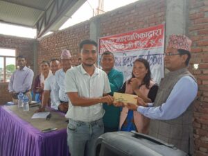 निजगढका दूध किसानले पाए नगरपालिकाबाट लिटरमा एक रुपैयाँ अनुदान