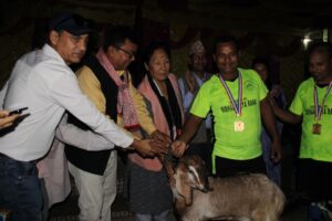 तेस्रो निजगढ नगर स्तरीय भेट्रान्स फुटबलको उपाधि चौतारा युवा क्लव ‘ए’ ले जित्यो (फोटो फिचर)