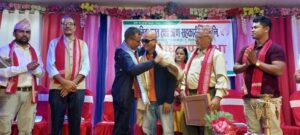 सिमराका शम्भुसिंह ठकुरीलाई श्रमिक सम्मानबाट विभुषित ! फुटबलको विकास र सर्पको उद्धारको कदर