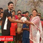 निजगढ कार्यपालिका सदस्य चाैरेलले गरिन् फुटबल सहयोग