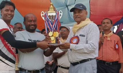 कोल्हवीमा सञ्चालित दोस्रो खुल्ला नकआउट फुटबलको उपाधि रौतहटले उचाल्यो कोल्हवीमा सञ्चालित दोस्रो खुल्ला नकआउट फुटबलको उपाधि रौतहटले उचाल्यो