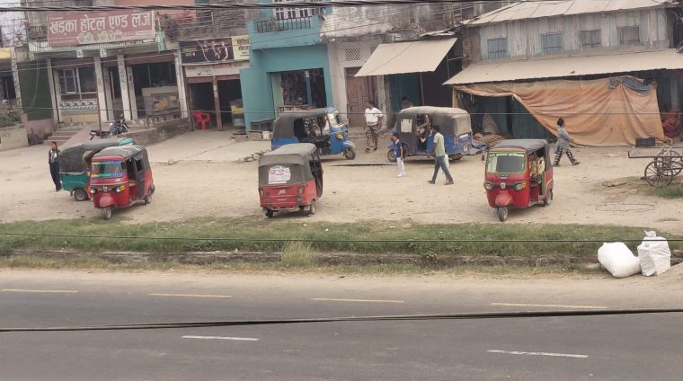 निजगढ बजारमा अटो पार्किङ व्यवस्थापनमा नगरपालिका उदासीन !  शहीद चोकमा मात्रै सिमित 