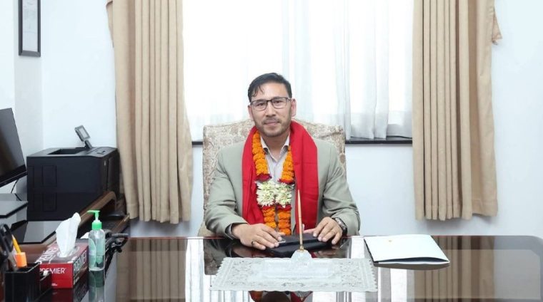 राष्ट्रिय प्रकृति संरक्षण कोषका अध्यक्ष श्रेष्ठद्वारा पदभार ग्रहण