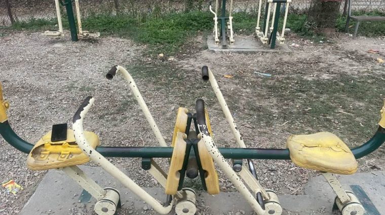 निजगढ नगरपालिकाको लापरवाहीले खुल्ला व्यायामशाला बेवारिसे अवस्थामा