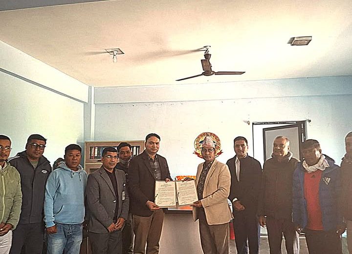 निजगढ नगरपालिका र निजगढ तिलगंगा सामुदायिक आँखा अस्पतालबीच मोतिविन्दुका कारण हुने अन्धोपन पहिचान तथा उपचार कार्यक्रम सम्झौता