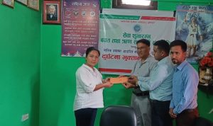 सेवा शुभारम्भ साकोसद्धारा सदस्यको मृत्यु पश्चात् २ लाख २० हजार रुपैयाँ बीमा रकम हस्तान्तरण