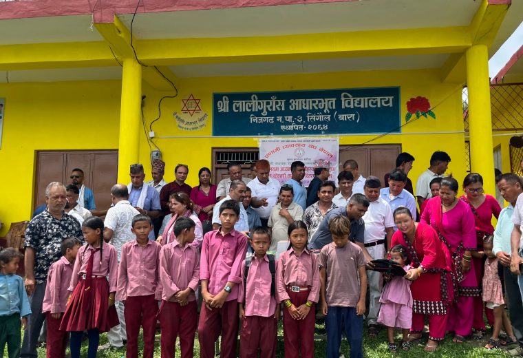 प्रणामी व्यवसायि संघ नेपालद्धारा सिंगौलका विद्यार्थीलाई शैक्षिक सामाग्री सहयोग