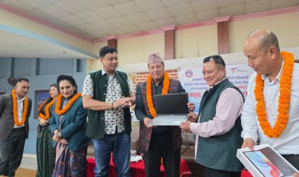 मुख्यमन्त्री बानियाँद्वारा तेक्वान्दो संघलाई खेल सामग्री हस्तान्तरण: प्रविधियुक्त खेलकुदमा प्रदेशको जोड