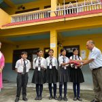 होली एन्जल्सका विद्यार्थीको मनकारी मनः खाजा खर्च कटाएर बाढीपीडितलाई सहयोग
