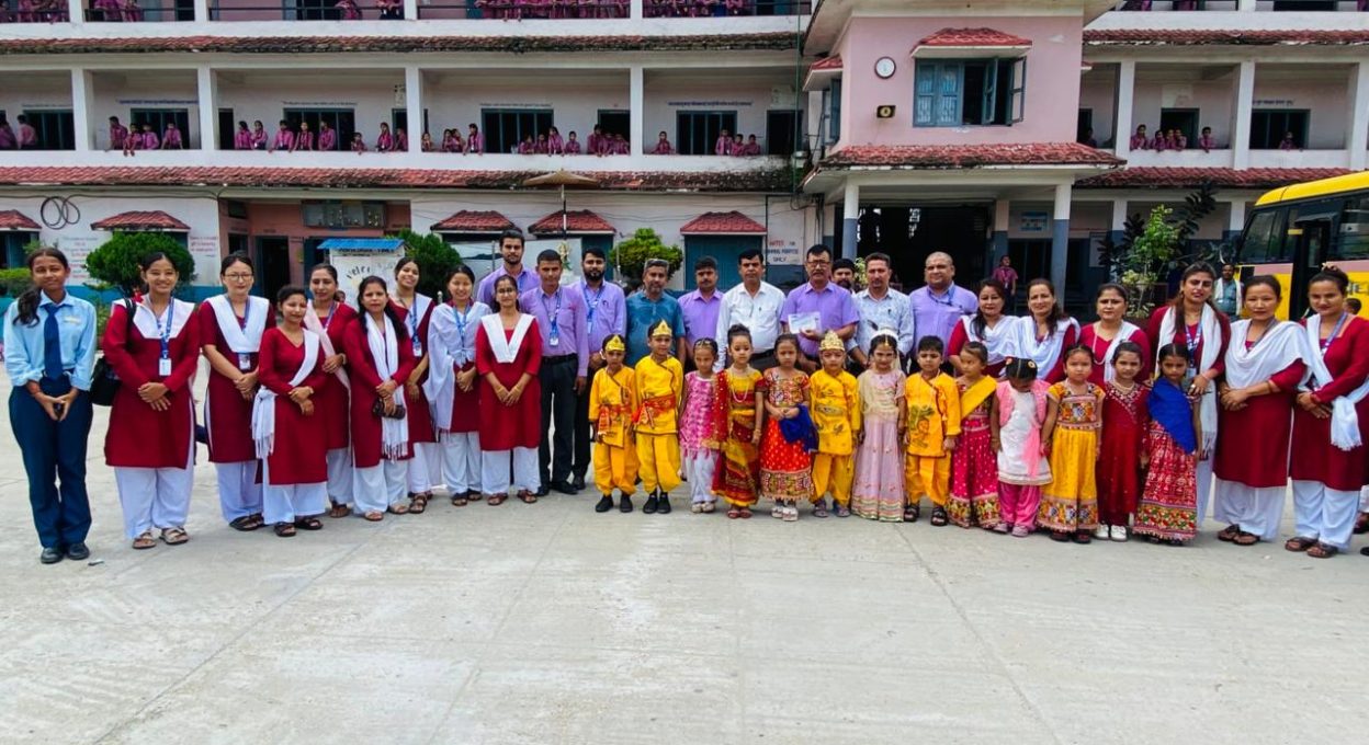 बाढीपहिरो पीडितका लागि निजगढ विद्यासागर स्कुलको १ लाख ११ हजार १११ रुपैयाँ सहयोग